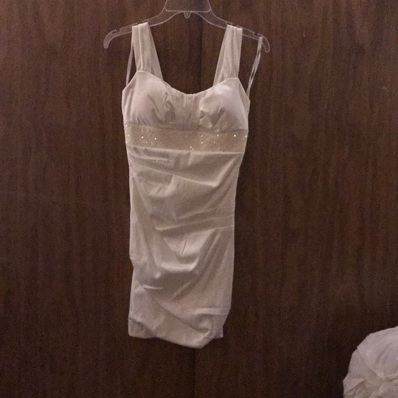 A white body-con short dress - Picture 1 of 2